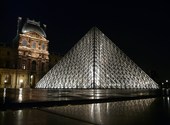 Pyramide du Louvre de nuit Fonds d'écran