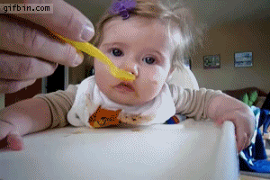 Bébé qui s'endort en mangeant Gifs animés