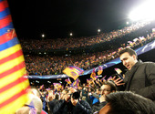 Les supporters le soir de Barcelone-PSG Photos
