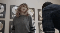Taylor Swift balance Andy Samberg Gifs animés