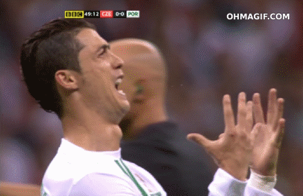 Cristiano Ronaldo écœuré  Gifs animés